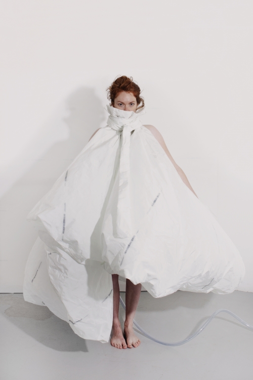 LifeDress (Nina), 2018. Photo by Elsa-Hanneke de Jong & Stijn van Hapert. LifeDress (Nina), 2018. Photo by Elsa-Hanneke de Jong & Stijn van Hapert.